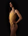 AMY - Einteiliger Badeanzug | Farbe: honiggelb